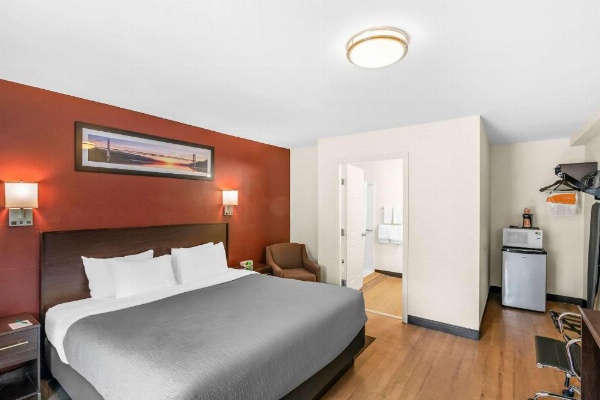 Quality Inn image 12