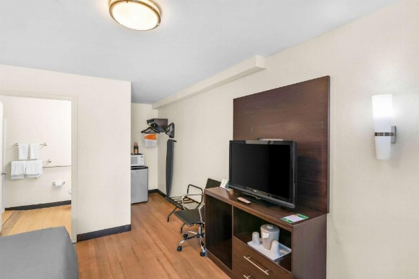 Quality Inn image 13