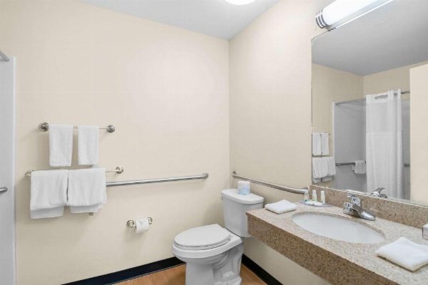 Quality Inn image 15