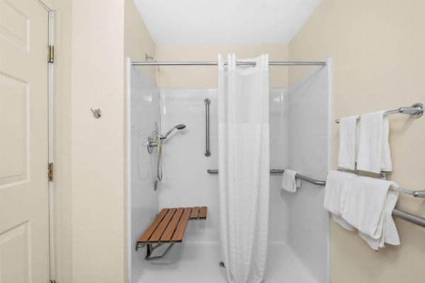 Quality Inn image 16