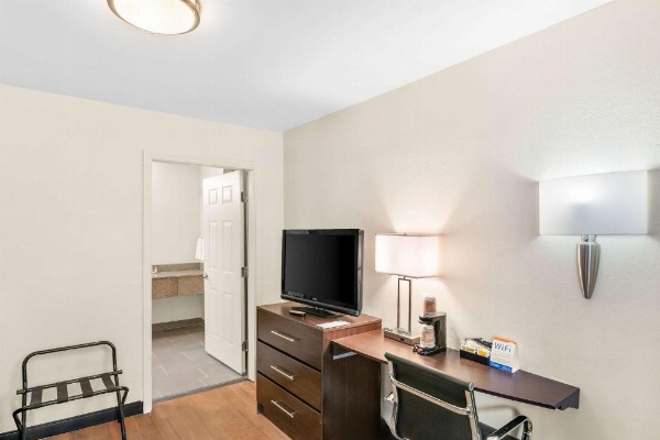 Quality Inn image 18