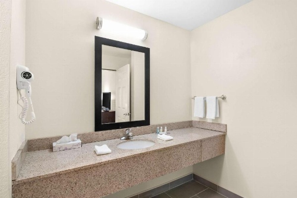 Quality Inn image 28